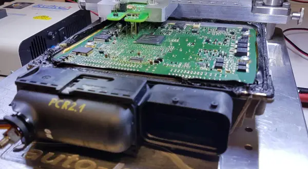 Naprawa sterownika Opel PCR2.1, diagnoza DTC P0301. Elektronika samochodowa.