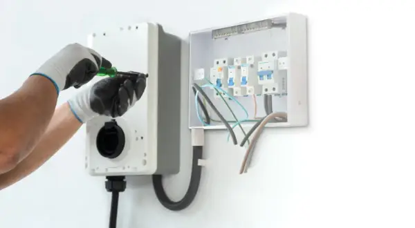 Na jakiej wysokości skrzynka elektryczna? Oto kluczowe informacje dla Ciebie