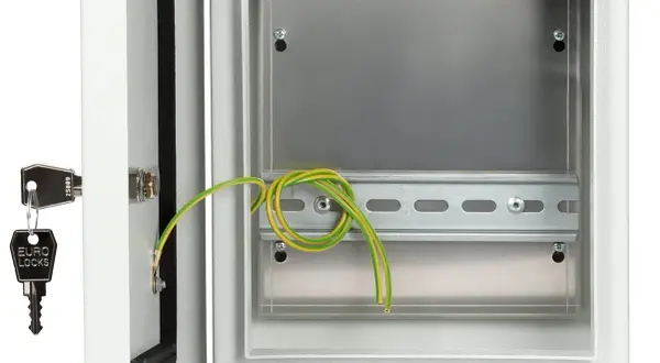 Jak wybrać odpowiednią wkładkę do skrzynki elektrycznej, aby uniknąć problemów?