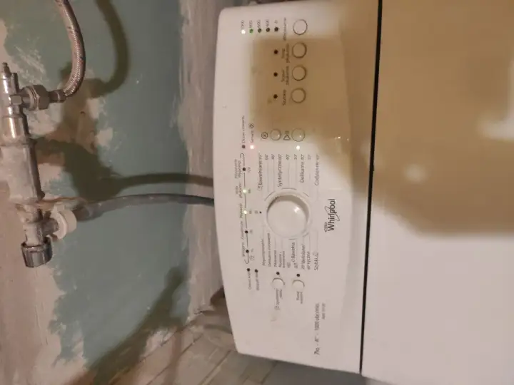 Kod F06 w pralce Whirlpool - co oznacza i jak go sprawdzić